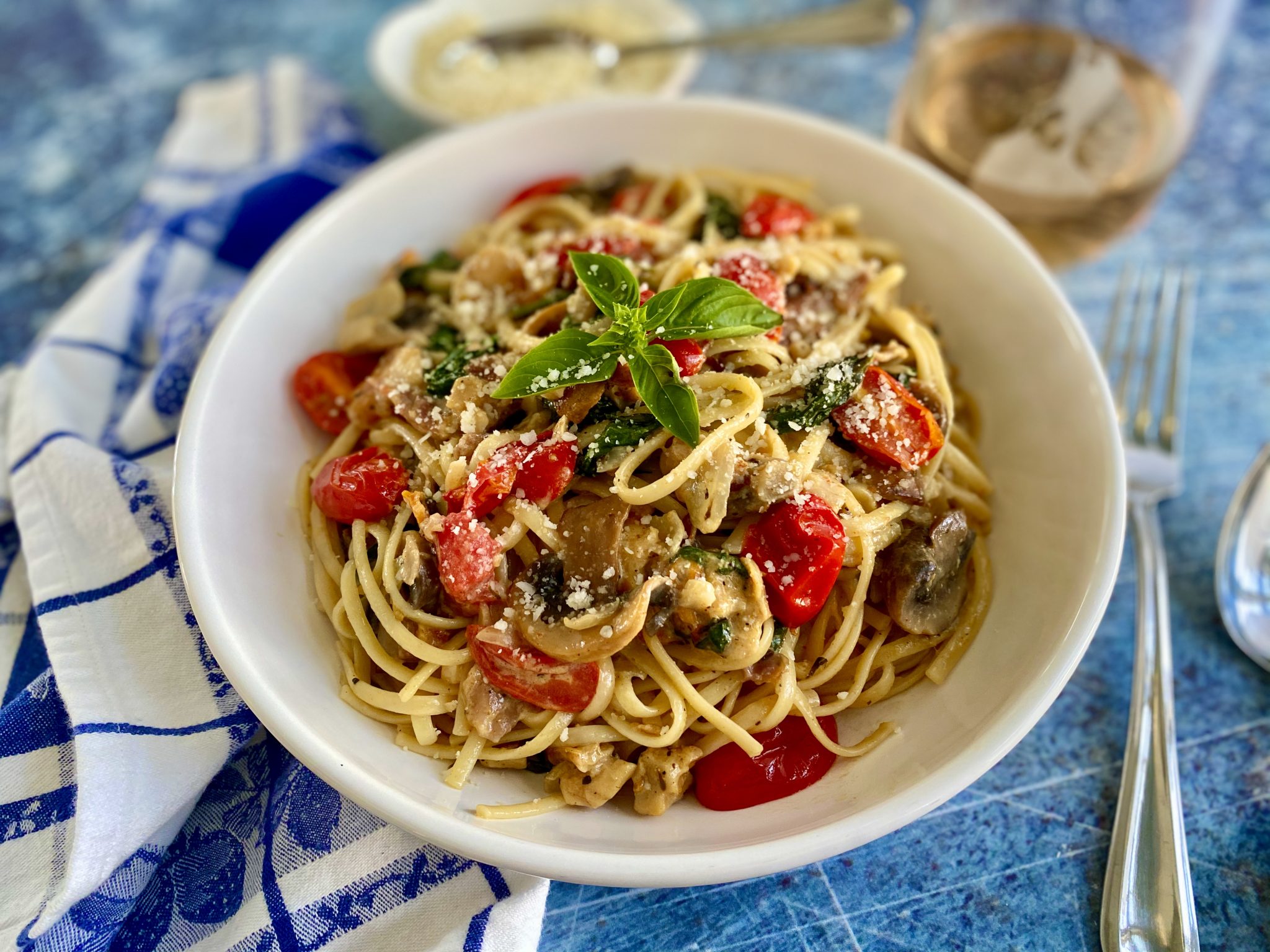 CLAM, MUSHROOM, AND TOMATO PASTA WITH SUPERBLY HERBY CREAM SAUCE Dish