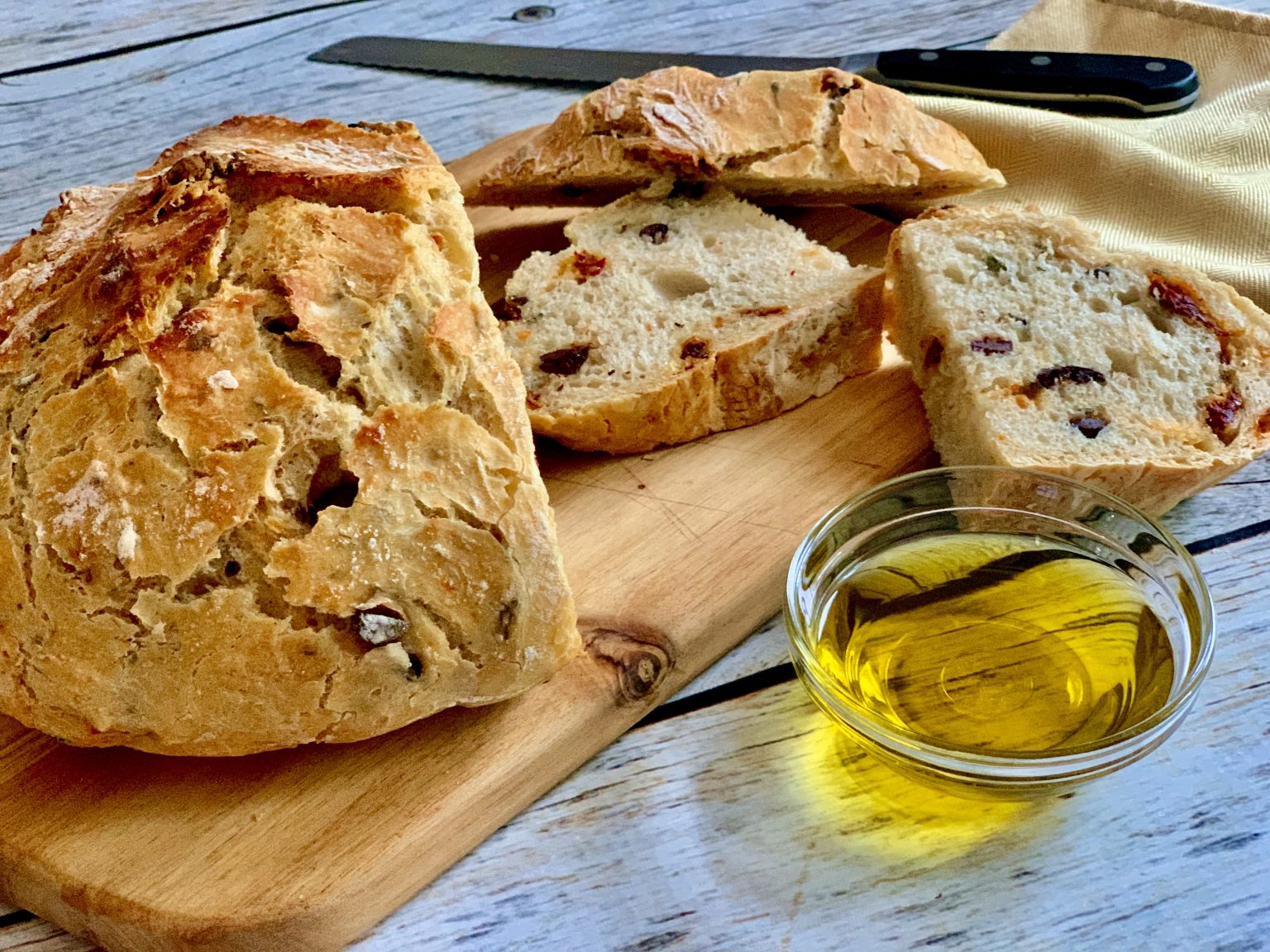 EASY DUTCH OVEN ARTISAN BREAD WITH ROSEMARY, SUNDRIED TOMATOES, AND