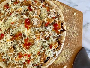 SERIOUS FOODIE CHINESE BBQ CHICKEN AND MUSHROOM PIZZA WITH VIETNAMESE CHILI HOT SAUCE KICK