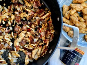 SERIOUS FOODIE CHINESE BBQ CHICKEN AND MUSHROOM PIZZA WITH VIETNAMESE CHILI HOT SAUCE KICK