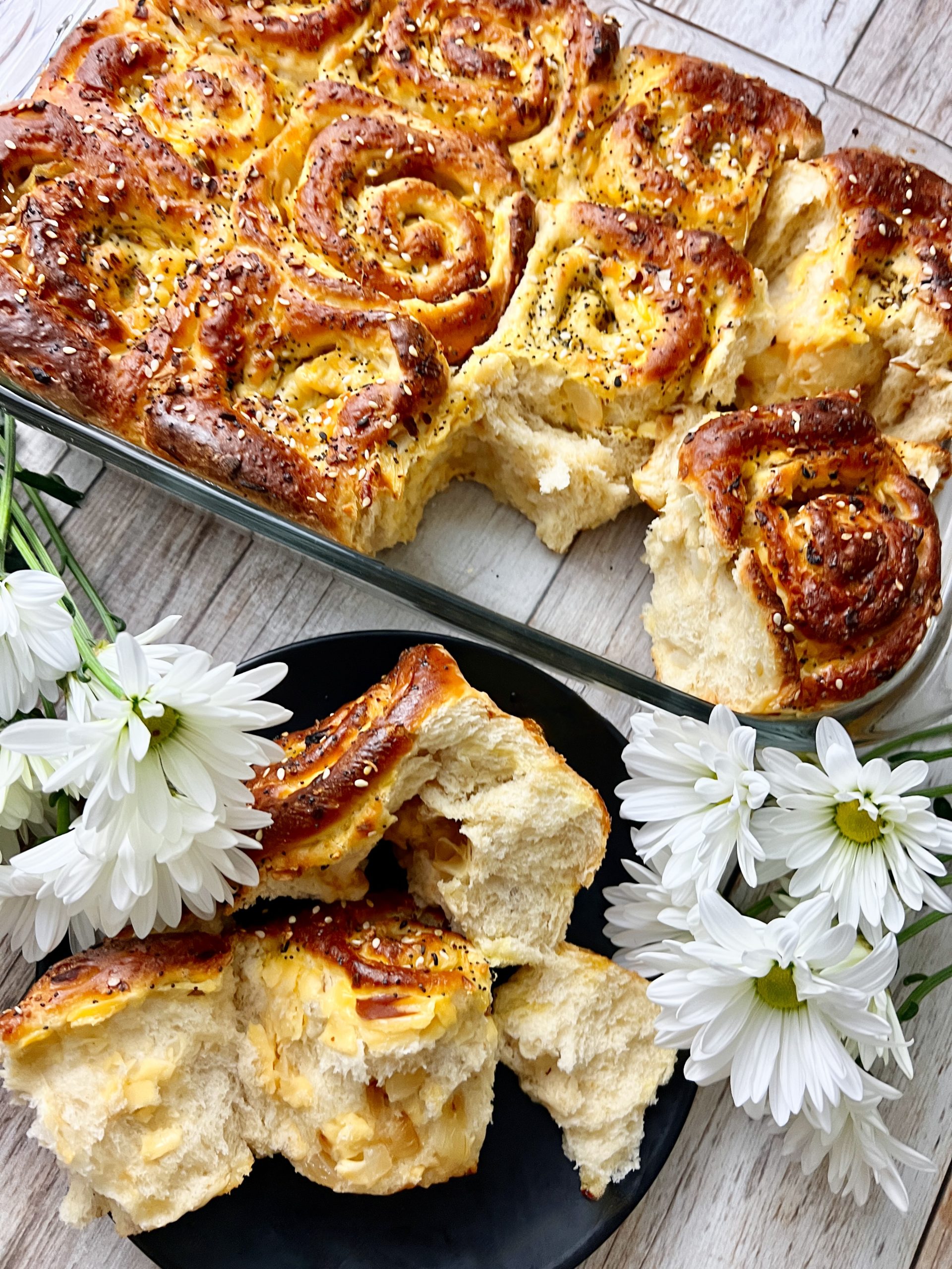 EVERYTHING GOUDA ROLLS Dish off the Block