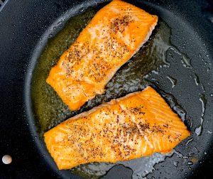 EASY ONE PAN SALMON AND BELL PEPPER COCONUT CURRY