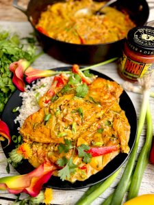 EASY ONE PAN SALMON AND BELL PEPPER COCONUT CURRY