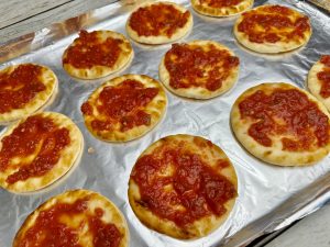 NAAN-TRADITIONAL STEAK AND PEPPER MINI PIZZAS