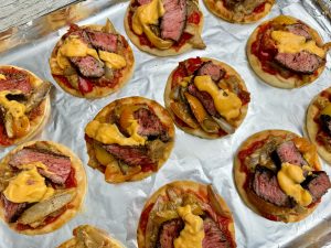 NAAN-TRADITIONAL STEAK AND PEPPER MINI PIZZAS